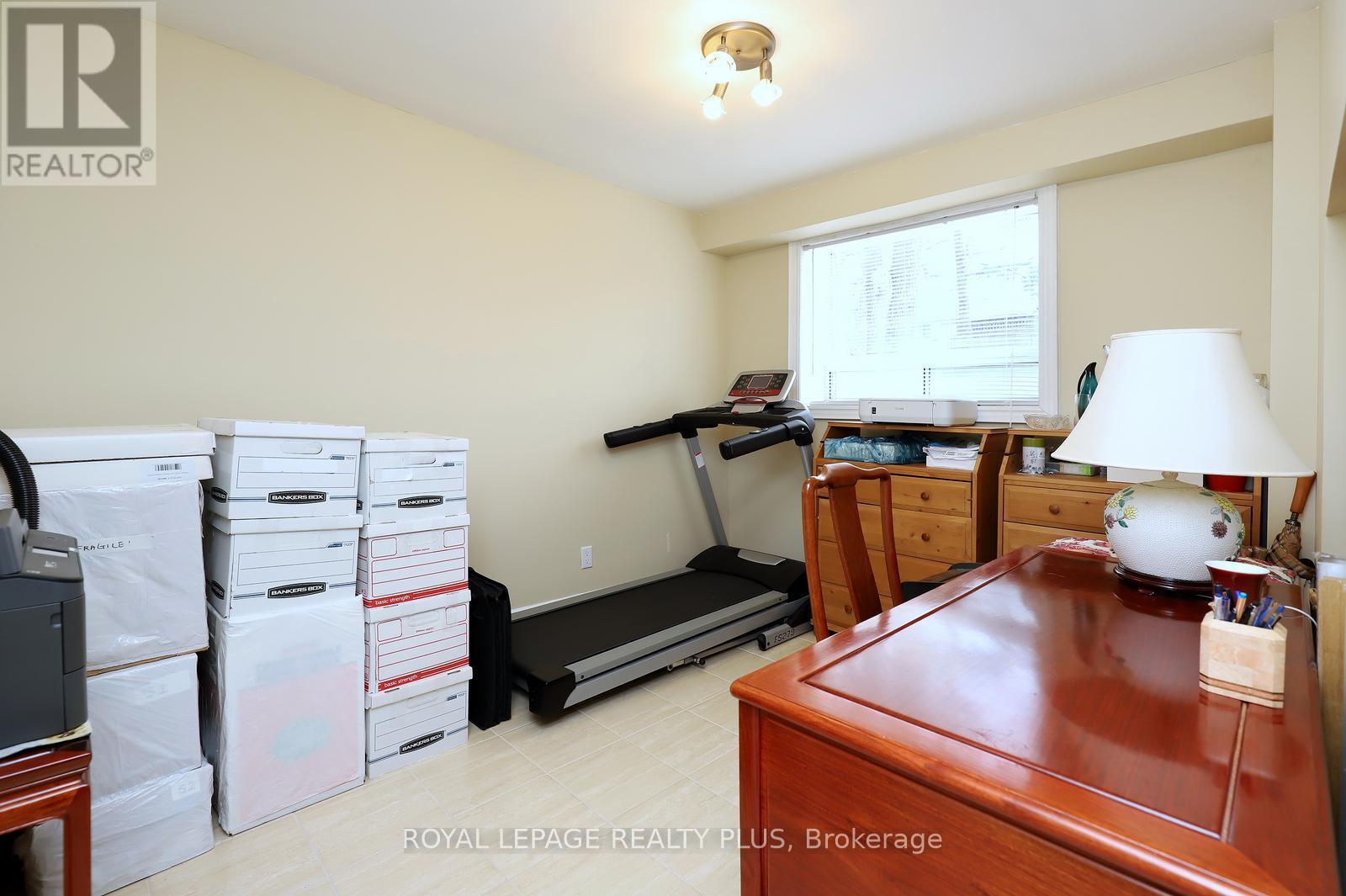 2694 Truscott Drive, Mississauga, ON - Indoor Photo Showing Other Room