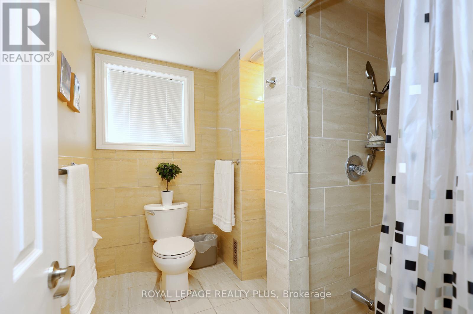 2694 Truscott Drive, Mississauga, ON - Indoor Photo Showing Bathroom