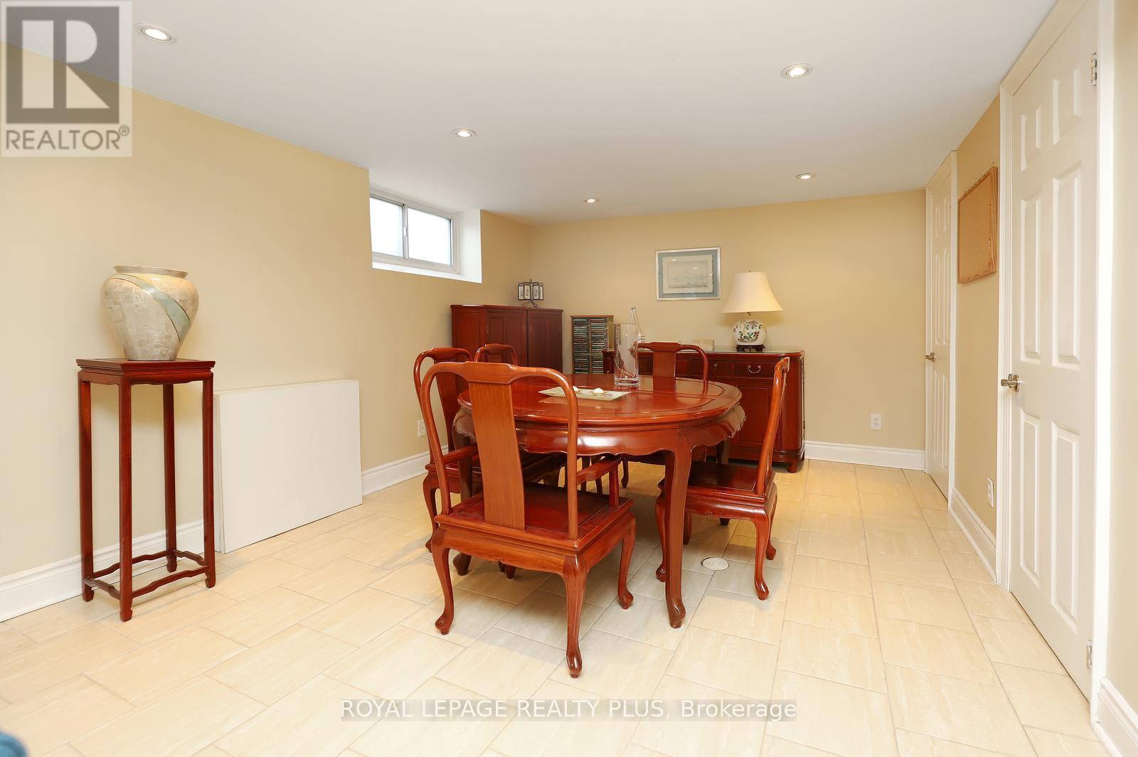 2694 Truscott Drive, Mississauga, ON - Indoor Photo Showing Dining Room