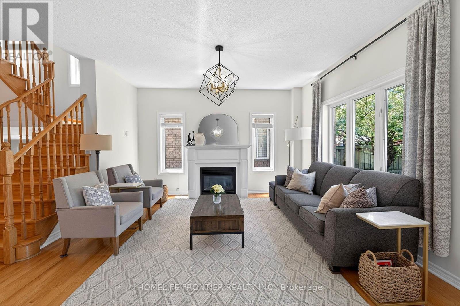 38 Templeton Court, Brampton, ON - Indoor Photo Showing Living Room With Fireplace