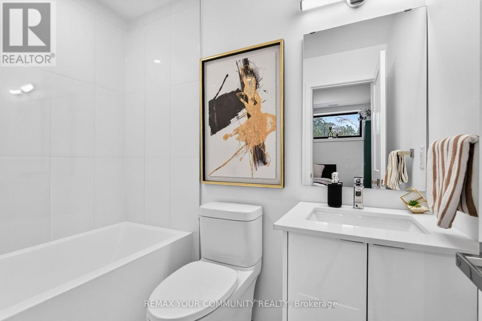 106 - 7277 Wilson Crescent, Niagara Falls, ON - Indoor Photo Showing Bathroom