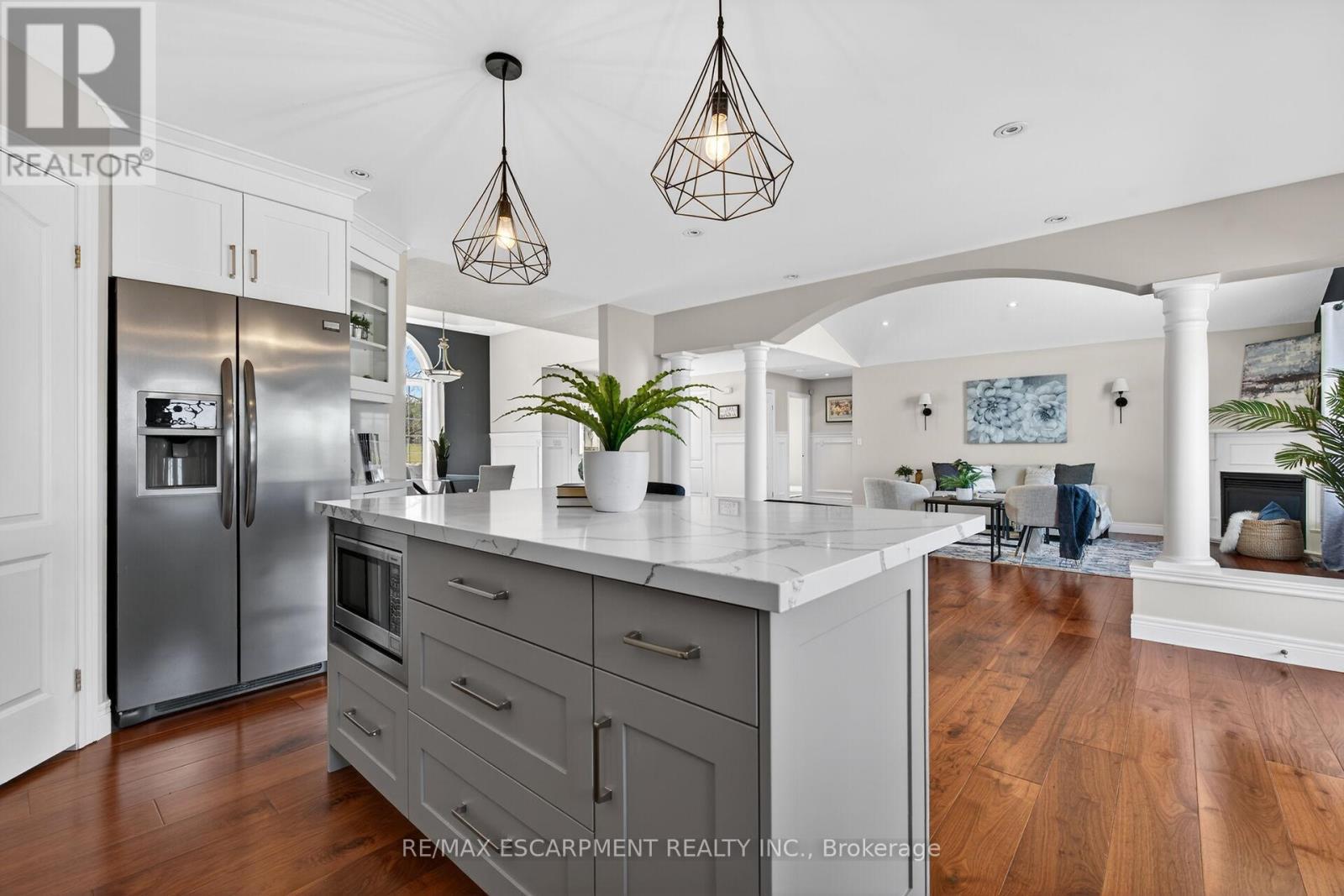 1140 River Road, Haldimand, ON - Indoor Photo Showing Kitchen With Upgraded Kitchen