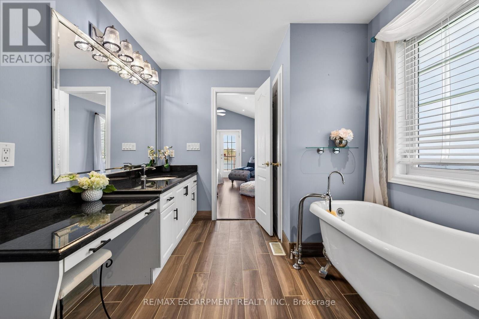 1140 River Road, Haldimand, ON - Indoor Photo Showing Bathroom