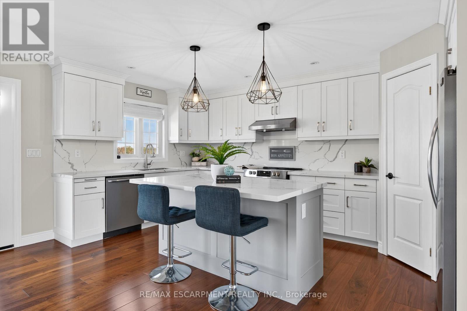 1140 River Road, Haldimand, ON - Indoor Photo Showing Kitchen With Upgraded Kitchen