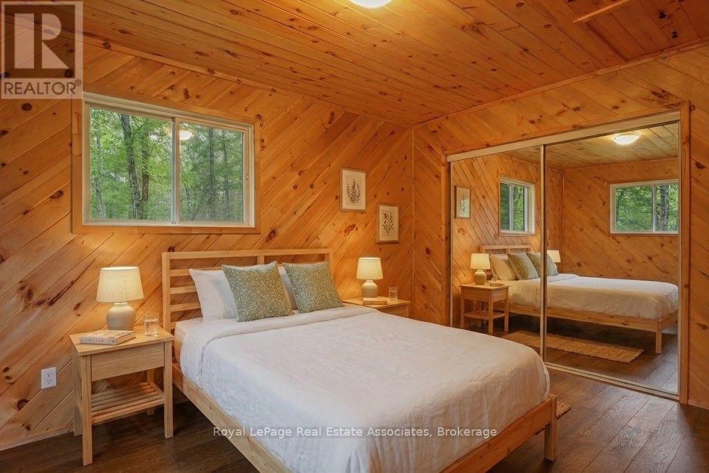 5301 620 Highway, Wollaston, ON - Indoor Photo Showing Bedroom
