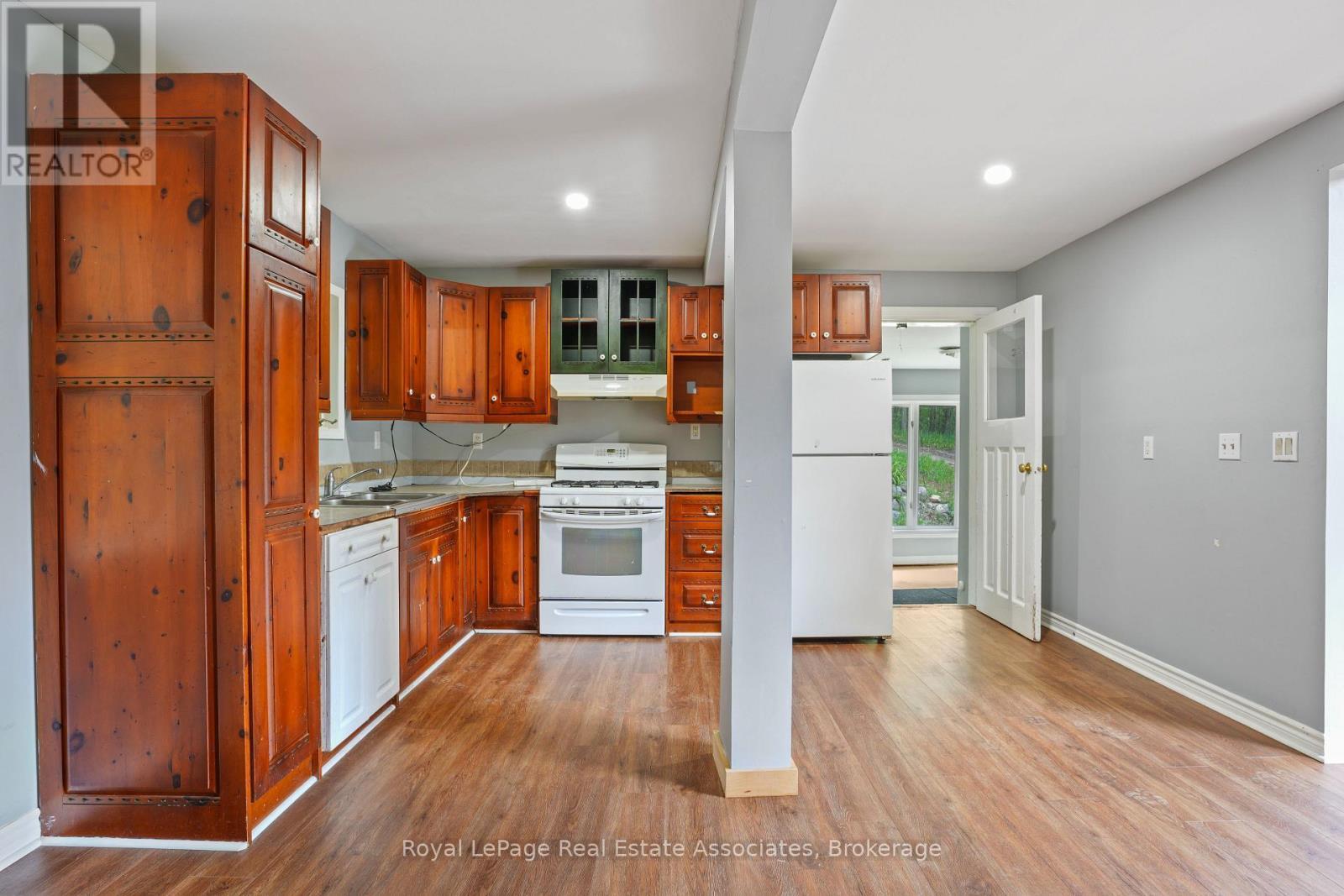 5301 620 Highway, Wollaston, ON - Indoor Photo Showing Kitchen