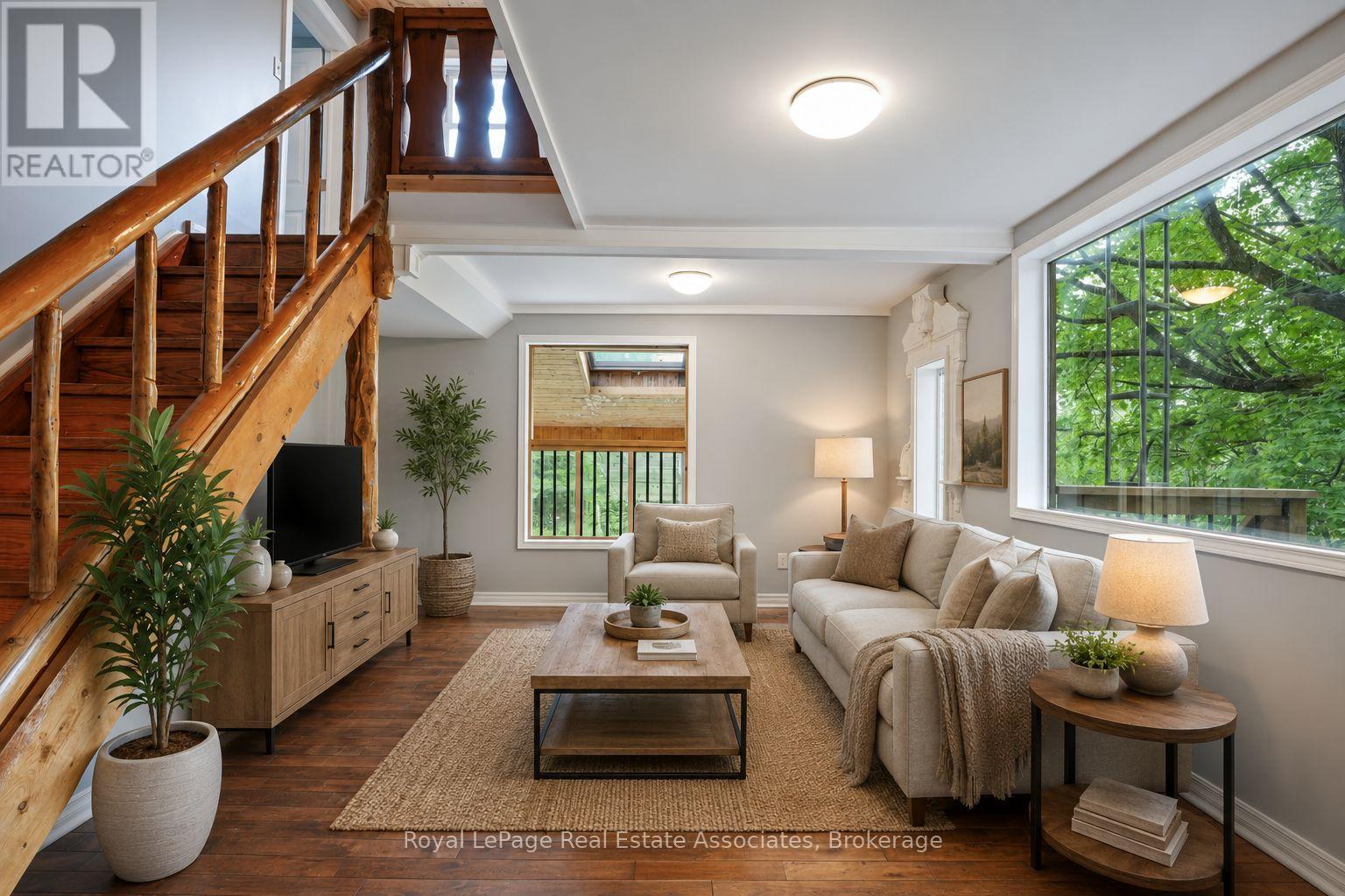 5301 620 Highway, Wollaston, ON - Indoor Photo Showing Living Room