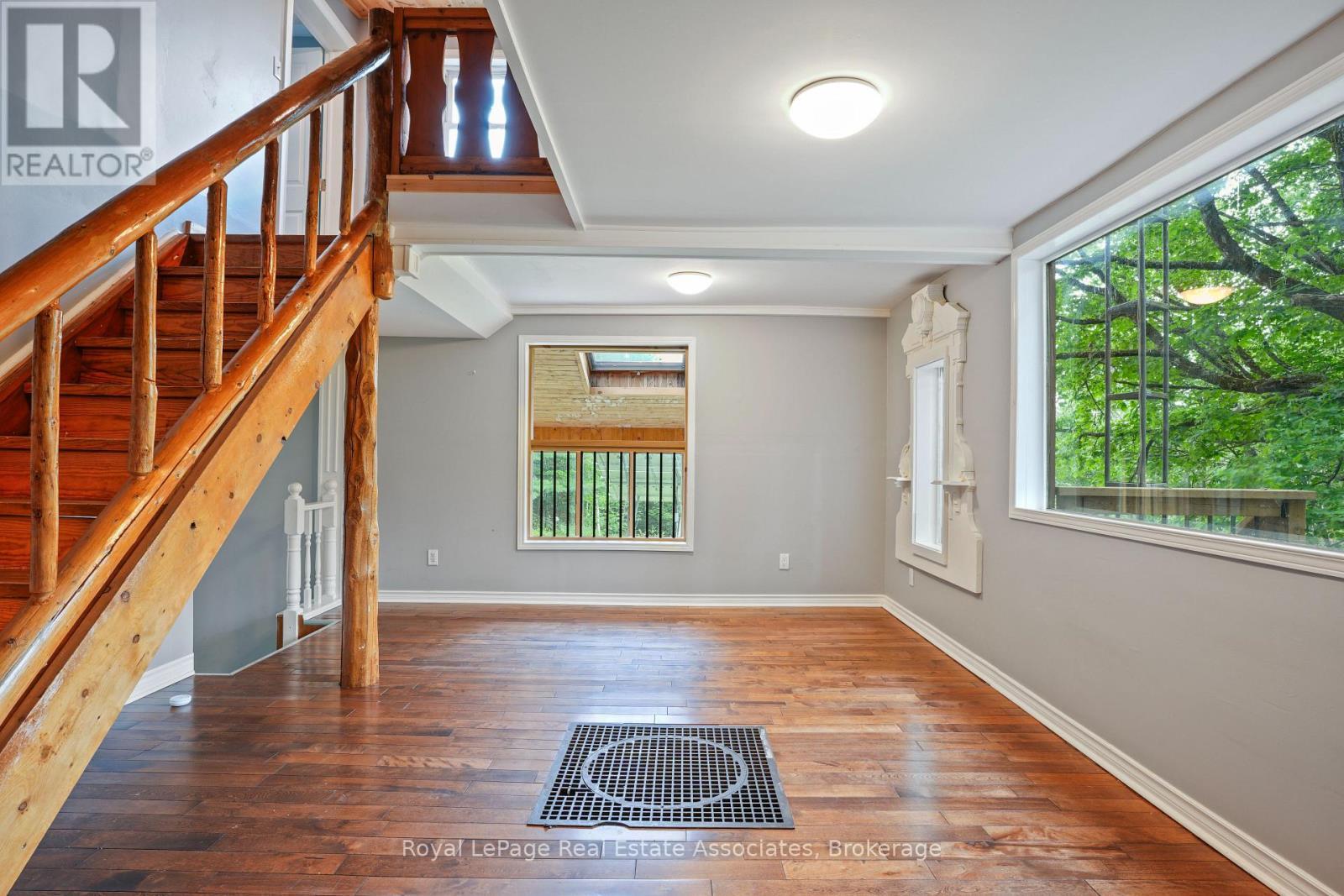 5301 620 Highway, Wollaston, ON - Indoor Photo Showing Other Room