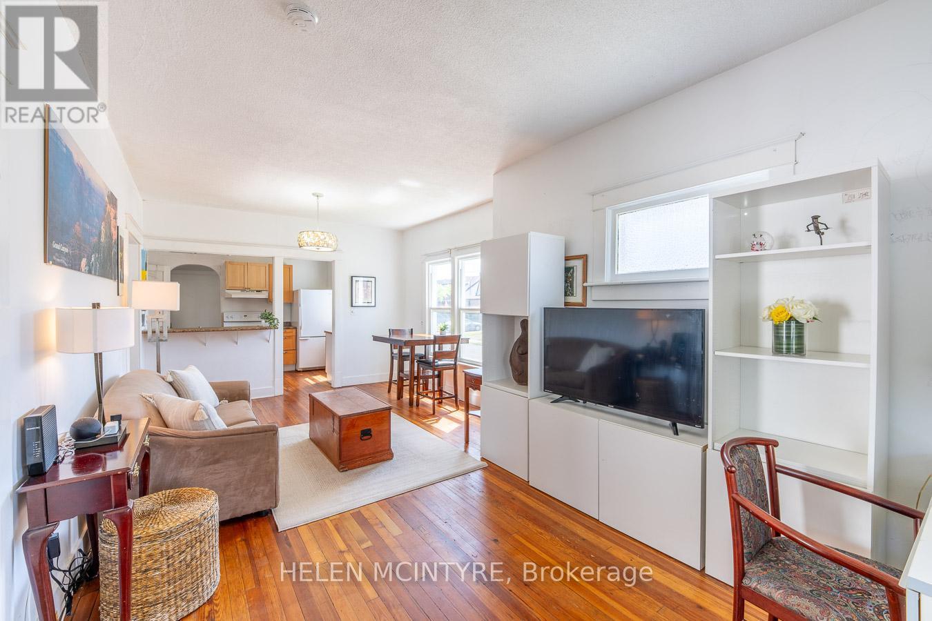 5012 Morrison Street, Niagara Falls, ON - Indoor Photo Showing Living Room