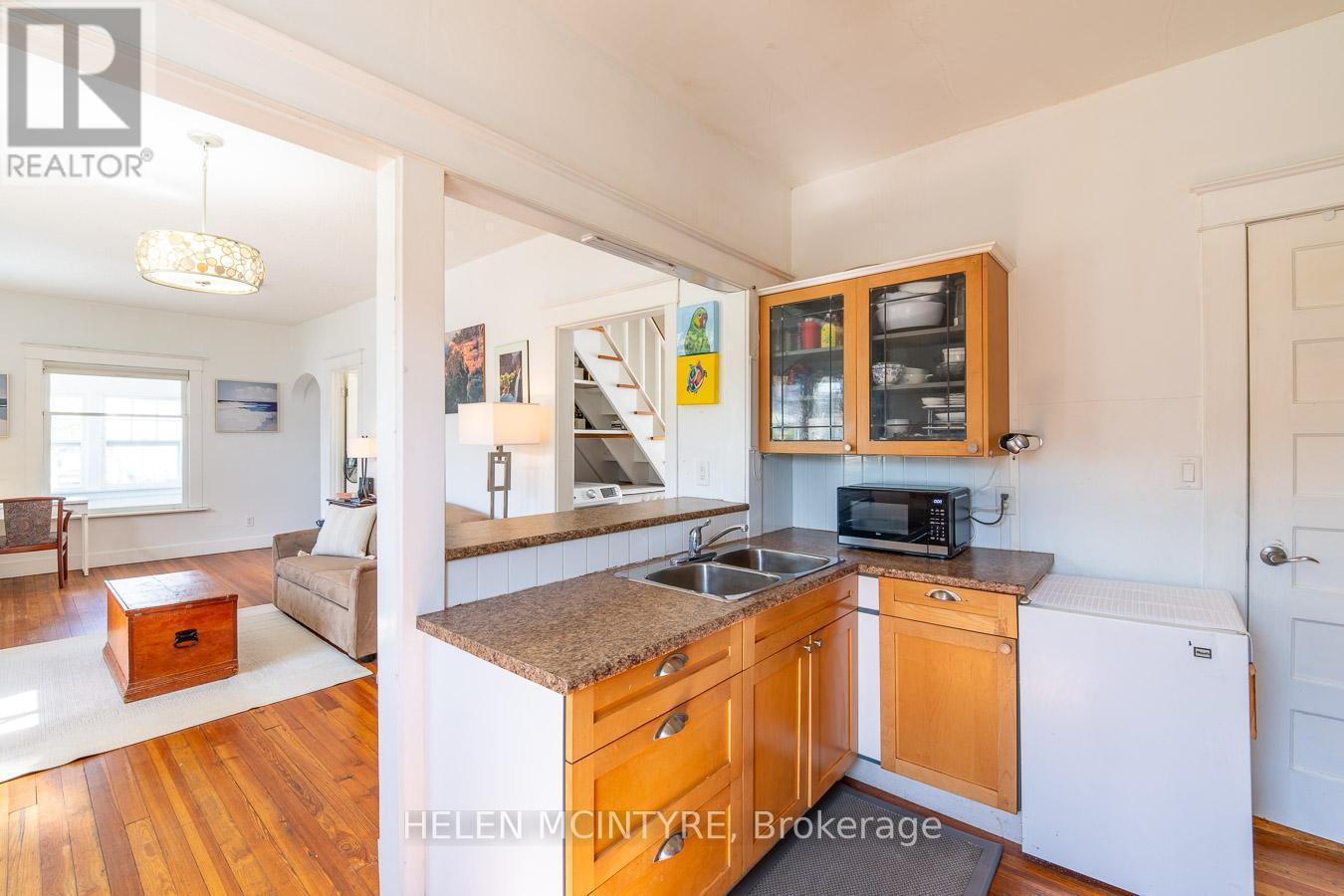 5012 Morrison Street, Niagara Falls, ON - Indoor Photo Showing Kitchen With Double Sink