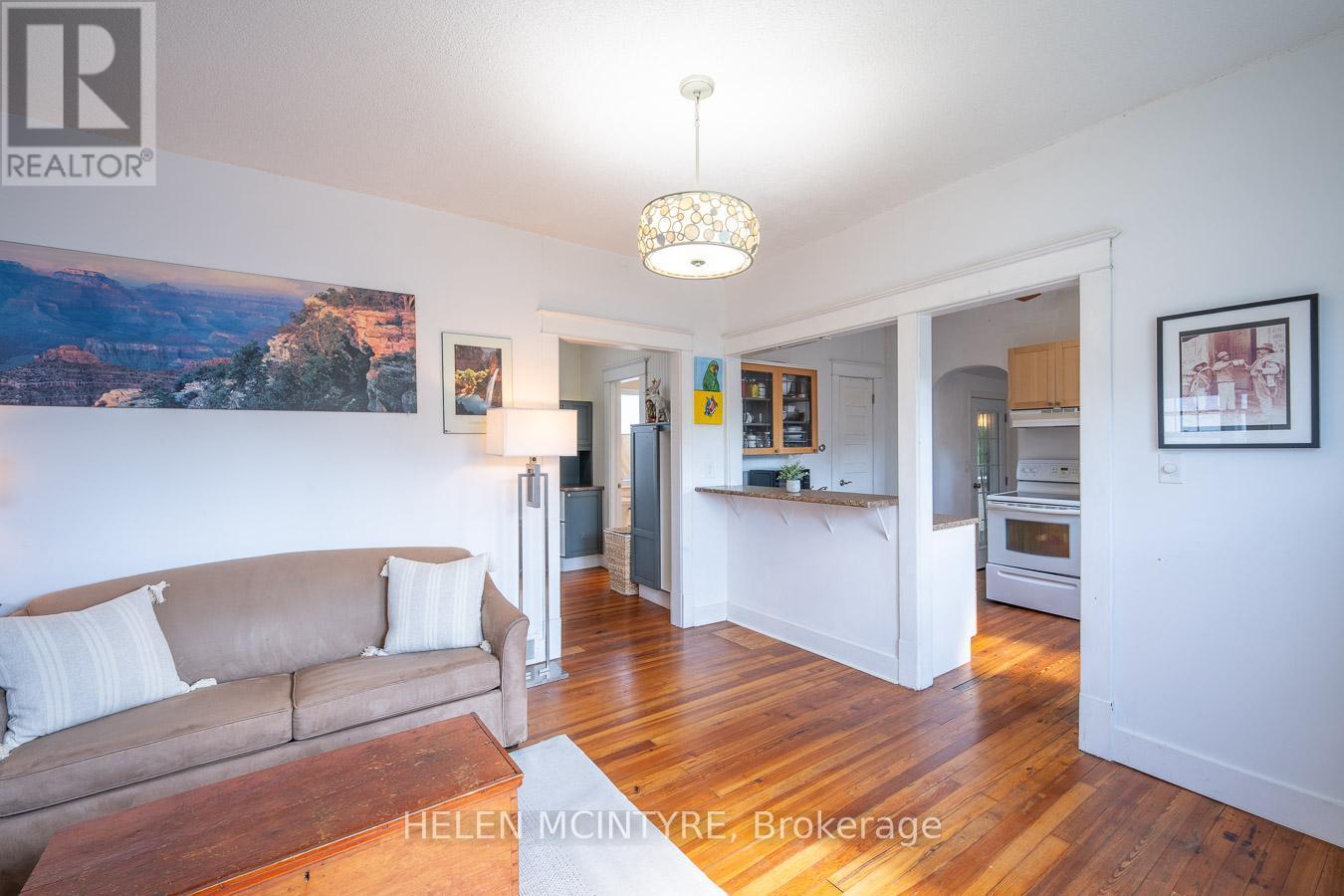 5012 Morrison Street, Niagara Falls, ON - Indoor Photo Showing Living Room