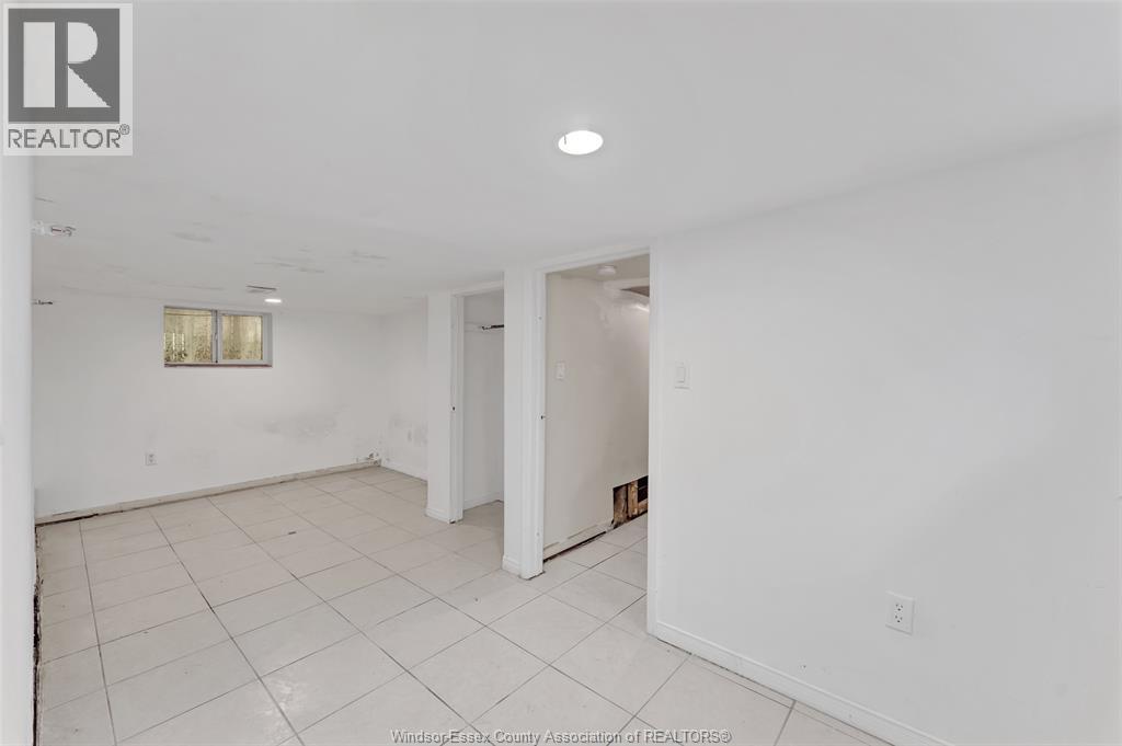 418 Caron Avenue, Windsor, ON - Indoor Photo Showing Other Room