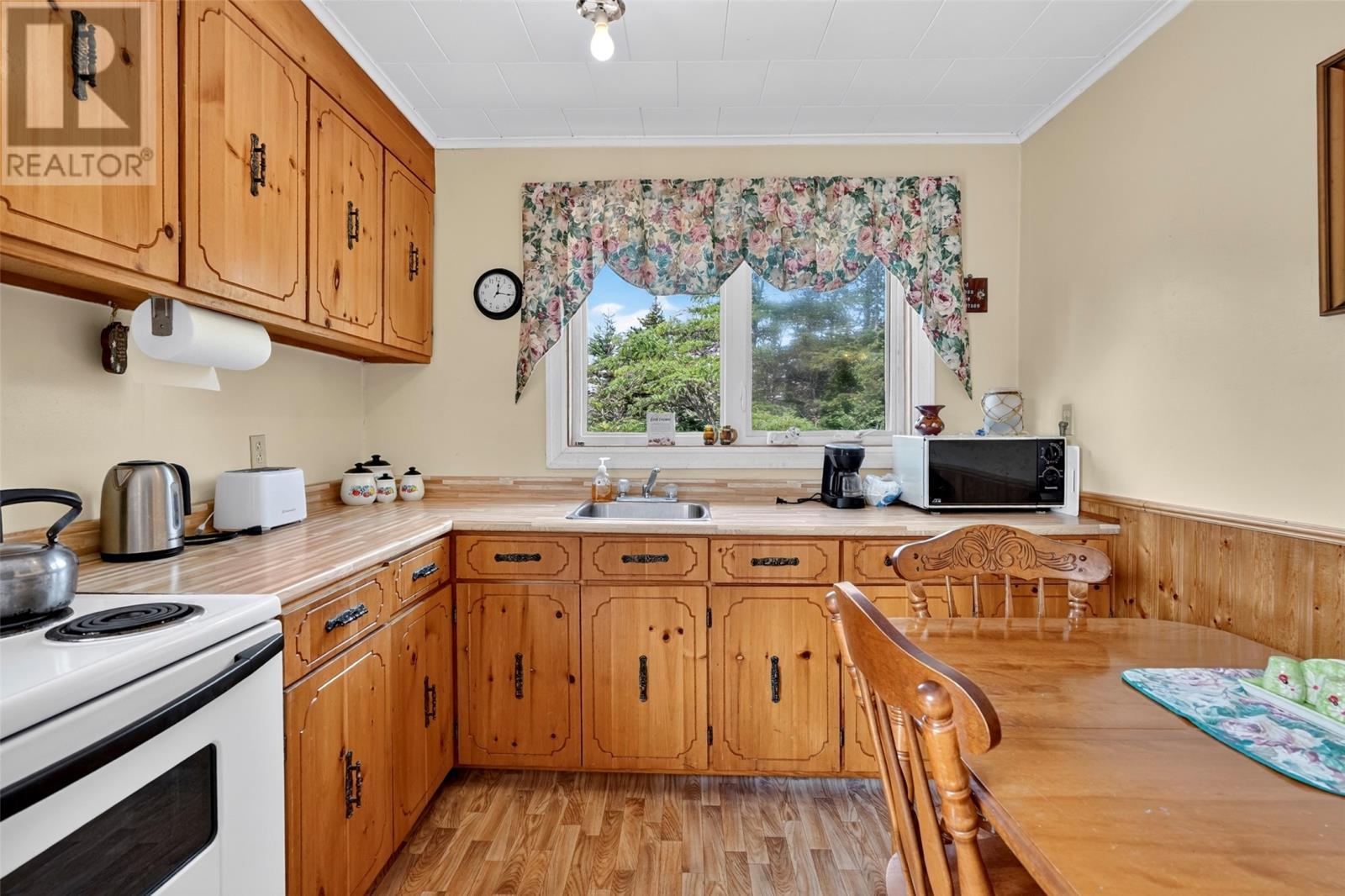 6 Dennys Pond Road, New Harbour, NL - Indoor Photo Showing Kitchen