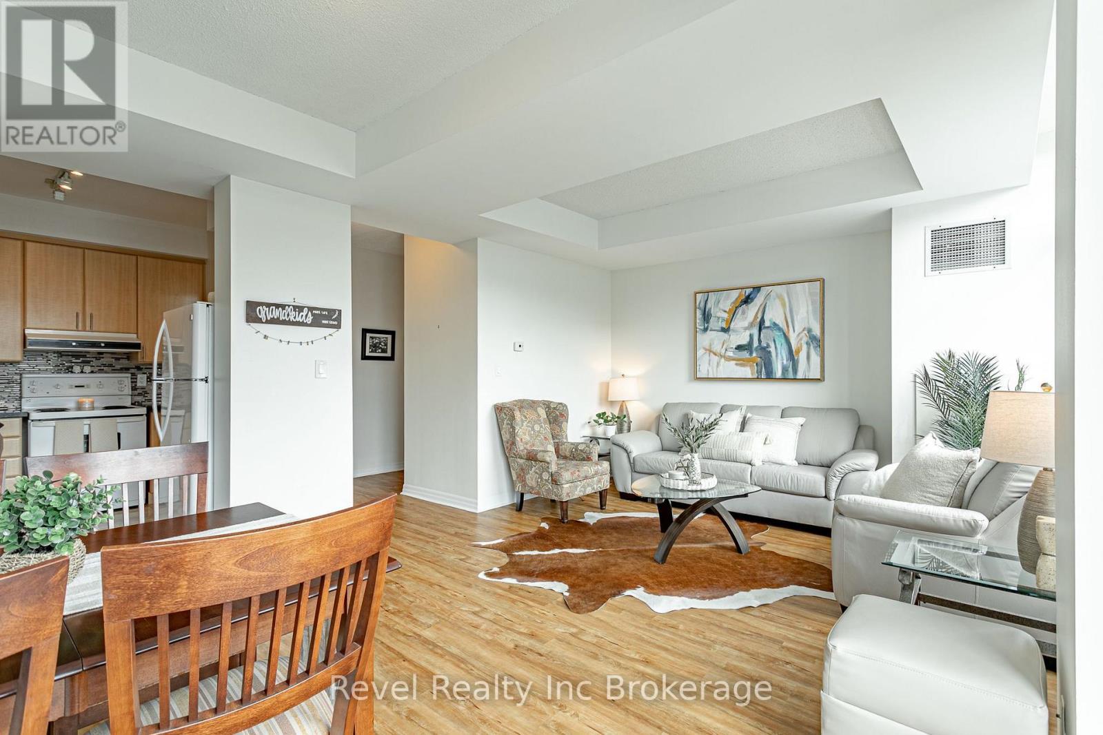 515 - 80 Port Street E, Mississauga (Port Credit), ON - Indoor