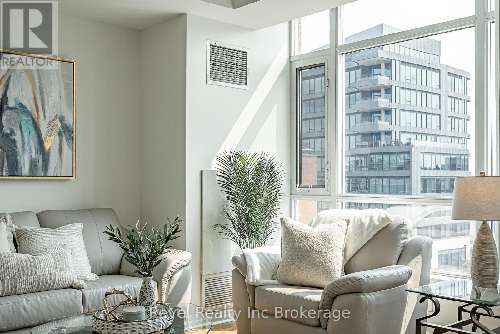 515 - 80 Port Street E, Mississauga (Port Credit), ON - Indoor Photo Showing Living Room