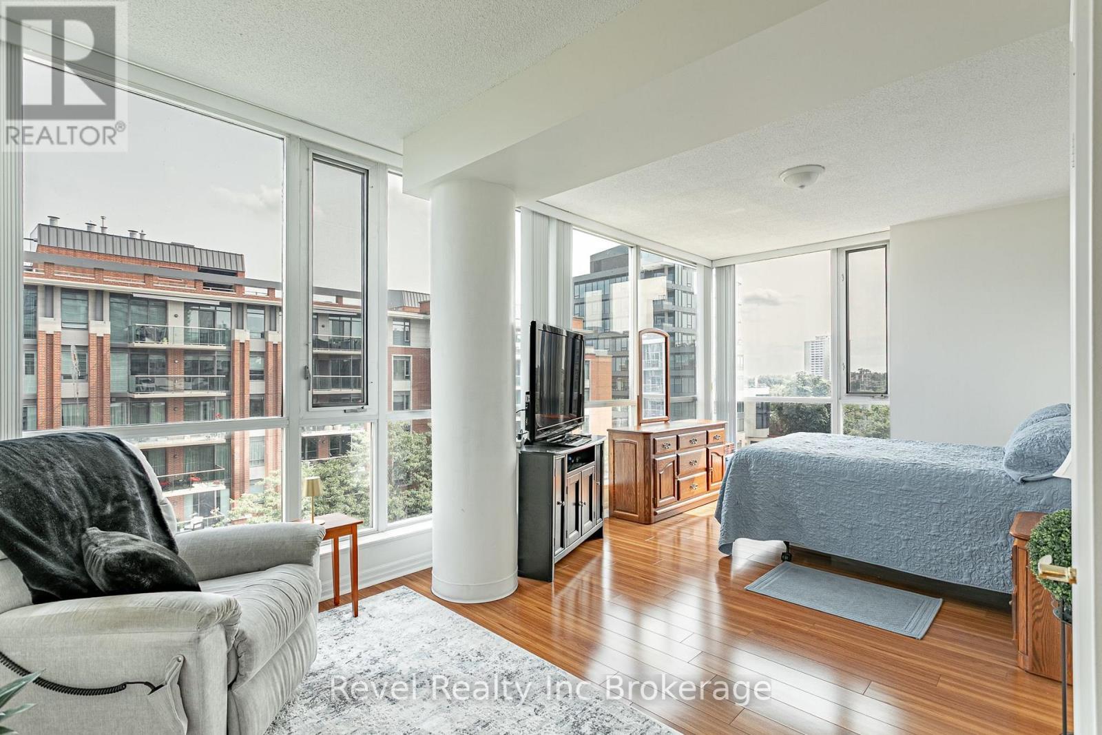 515 - 80 Port Street E, Mississauga (Port Credit), ON - Indoor