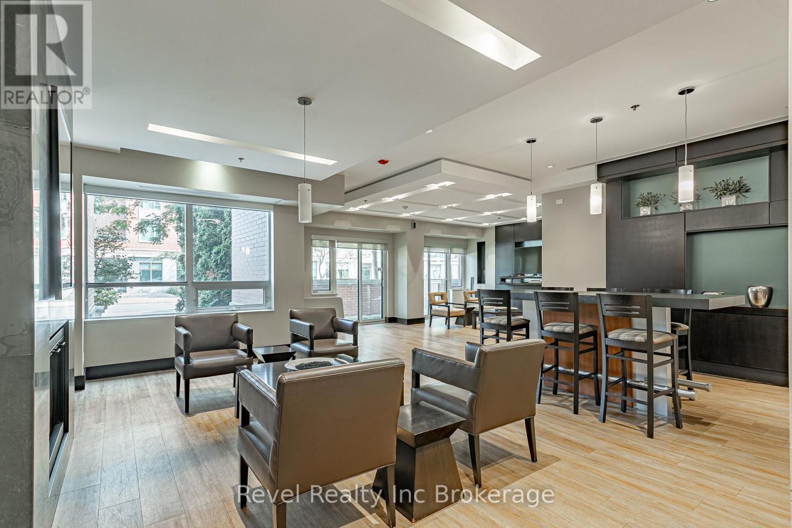 515 - 80 Port Street E, Mississauga (Port Credit), ON - Indoor