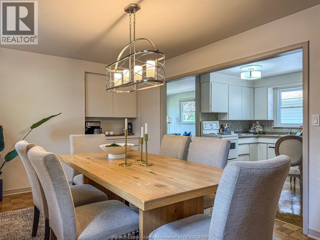 482 John M St, Windsor, ON - Indoor Photo Showing Dining Room