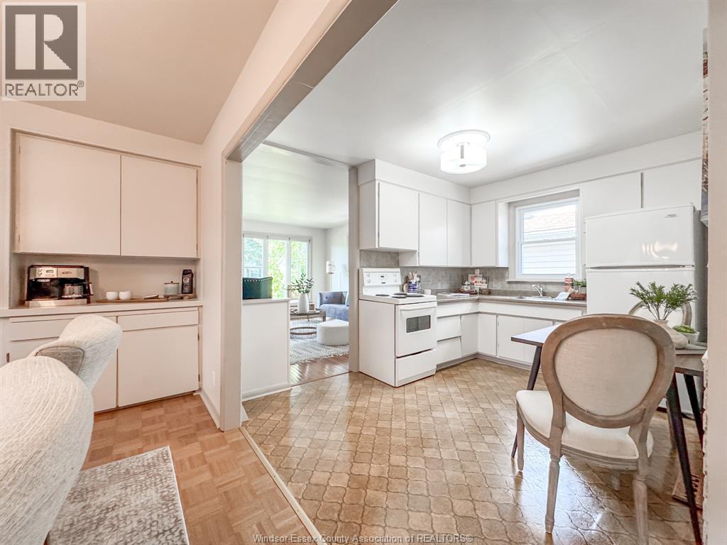 482 John M St, Windsor, ON - Indoor Photo Showing Kitchen