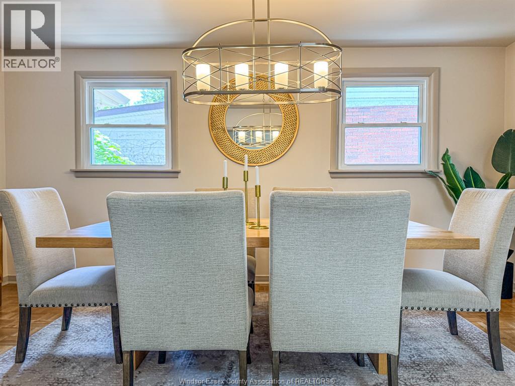 482 John M St, Windsor, ON - Indoor Photo Showing Dining Room