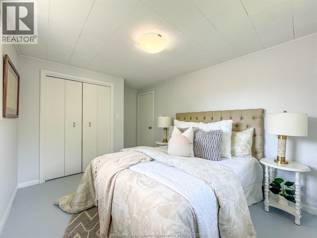 482 John M St, Windsor, ON - Indoor Photo Showing Bedroom
