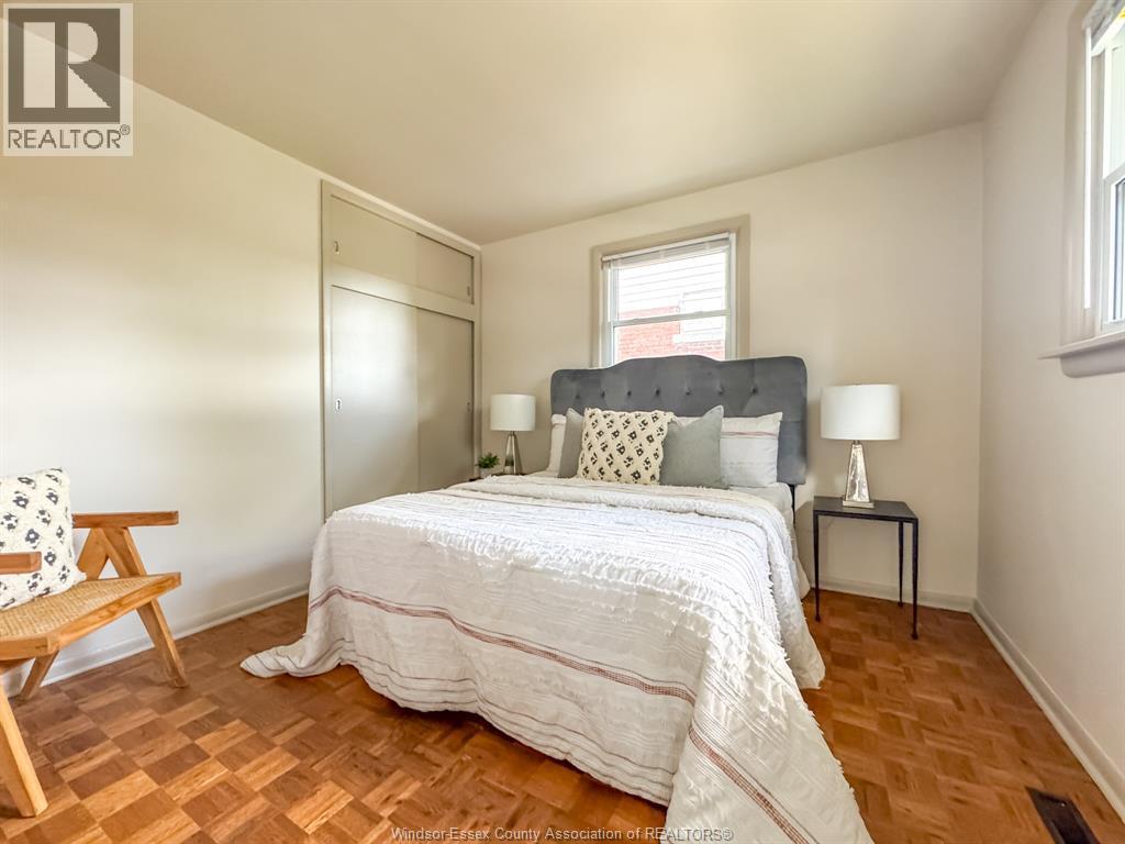 482 John M St, Windsor, ON - Indoor Photo Showing Bedroom