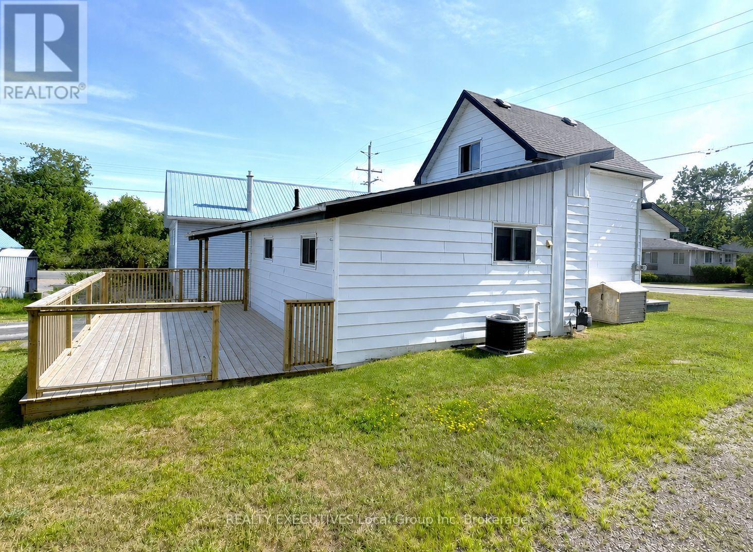 926 Main Street N, Callander, ON - Outdoor With Exterior