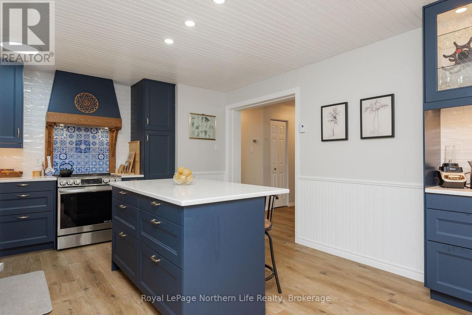 106 Lakeview Court, Bonfield, ON - Indoor Photo Showing Kitchen