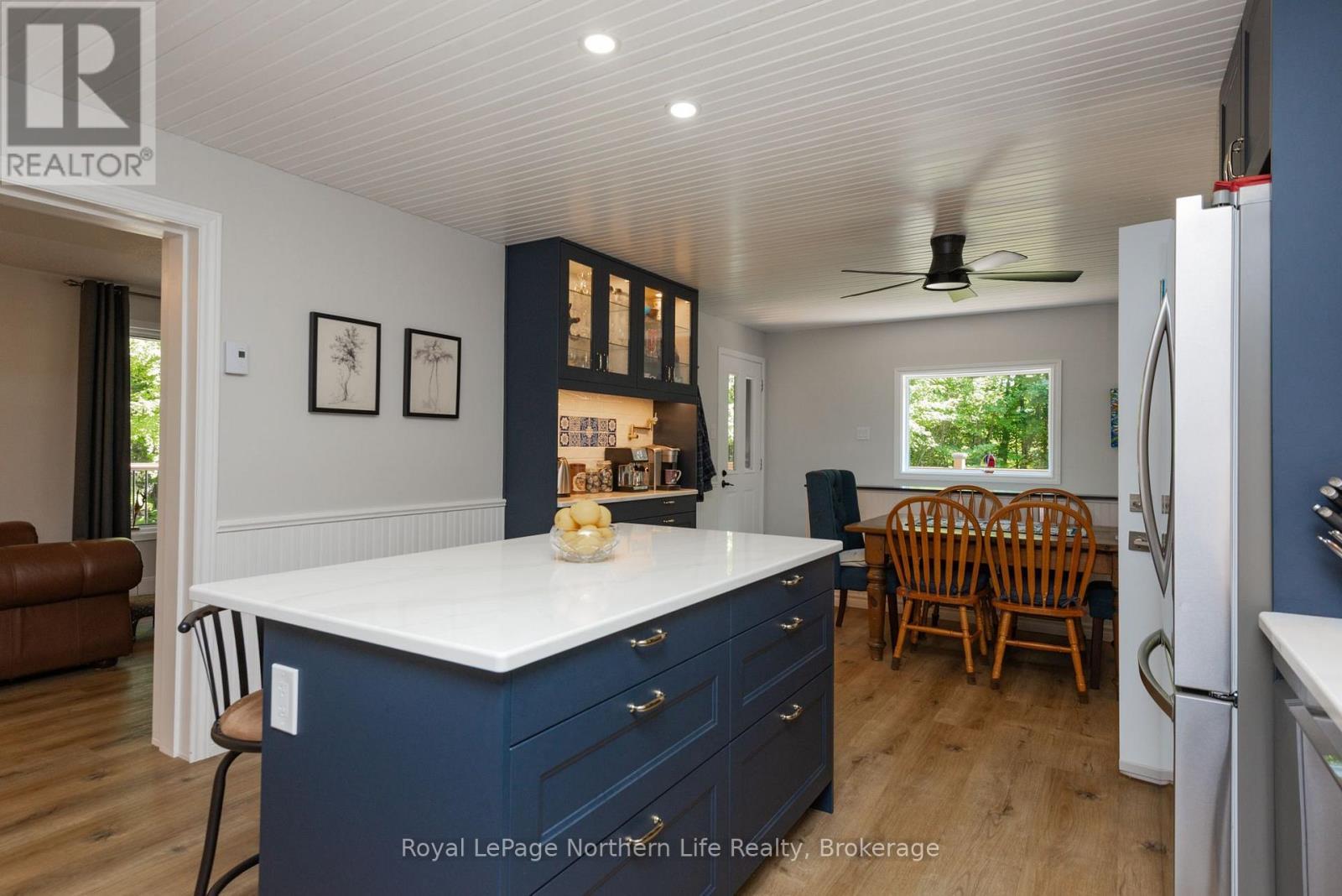 106 Lakeview Court, Bonfield, ON - Indoor