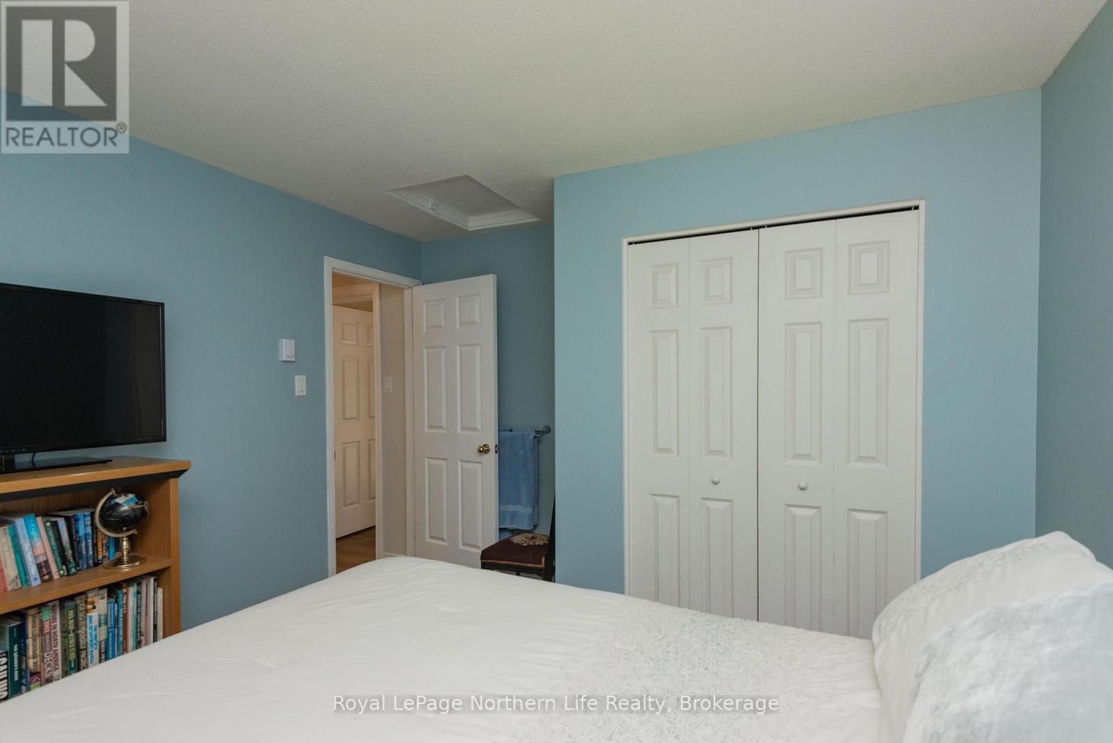 106 Lakeview Court, Bonfield, ON - Indoor Photo Showing Bedroom