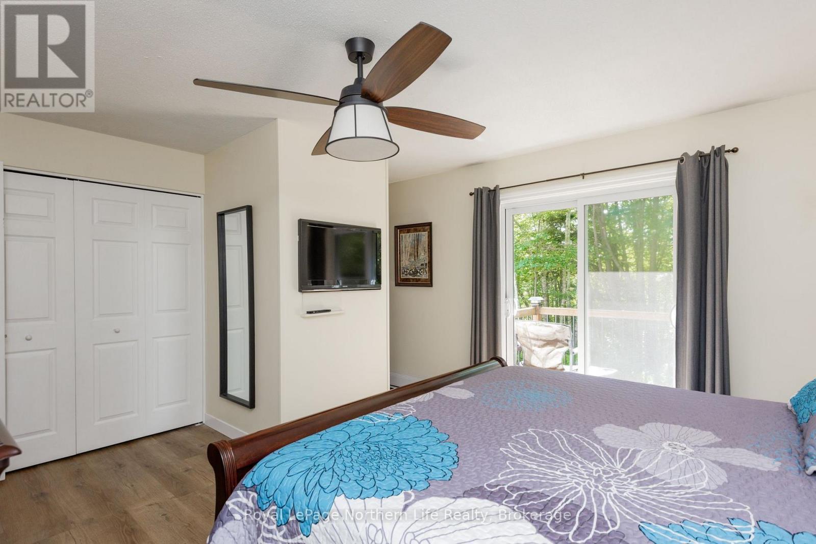 106 Lakeview Court, Bonfield, ON - Indoor Photo Showing Bedroom