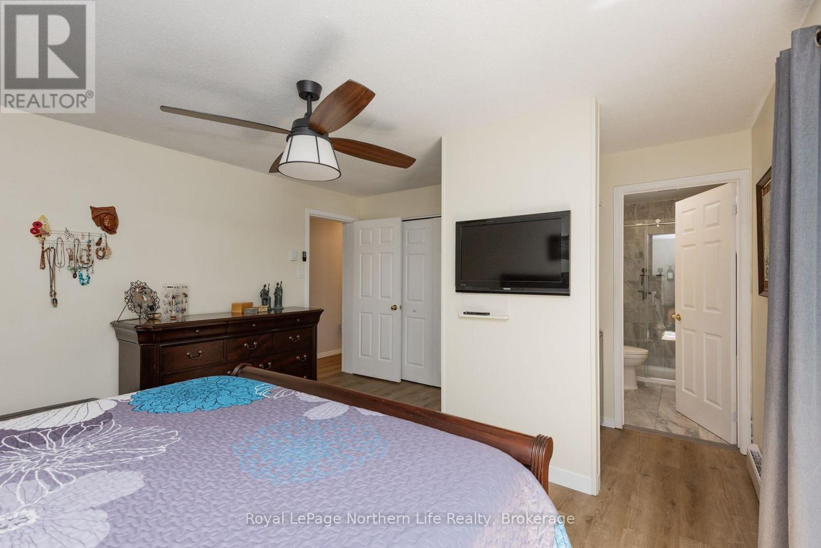 106 Lakeview Court, Bonfield, ON - Indoor Photo Showing Bedroom