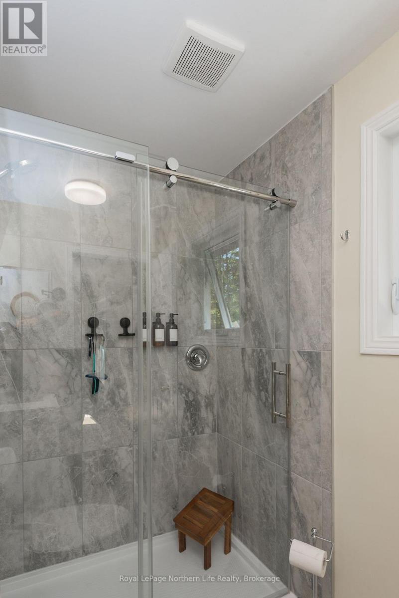 106 Lakeview Court, Bonfield, ON - Indoor Photo Showing Bathroom