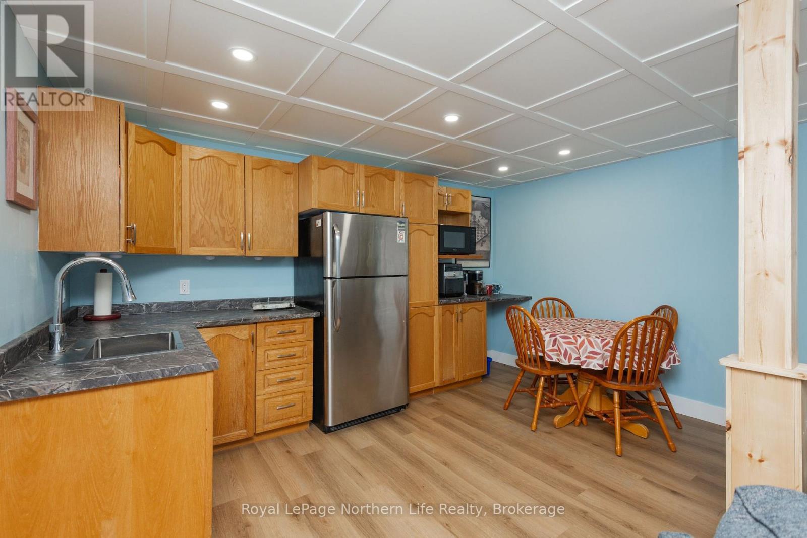 106 Lakeview Court, Bonfield, ON - Indoor Photo Showing Kitchen