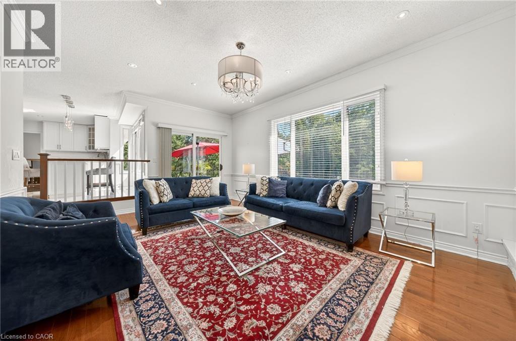 5 Mays Crescent, Waterdown, ON - Indoor Photo Showing Living Room