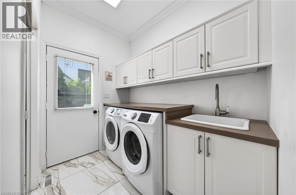 5 Mays Crescent, Waterdown, ON - Indoor Photo Showing Laundry Room