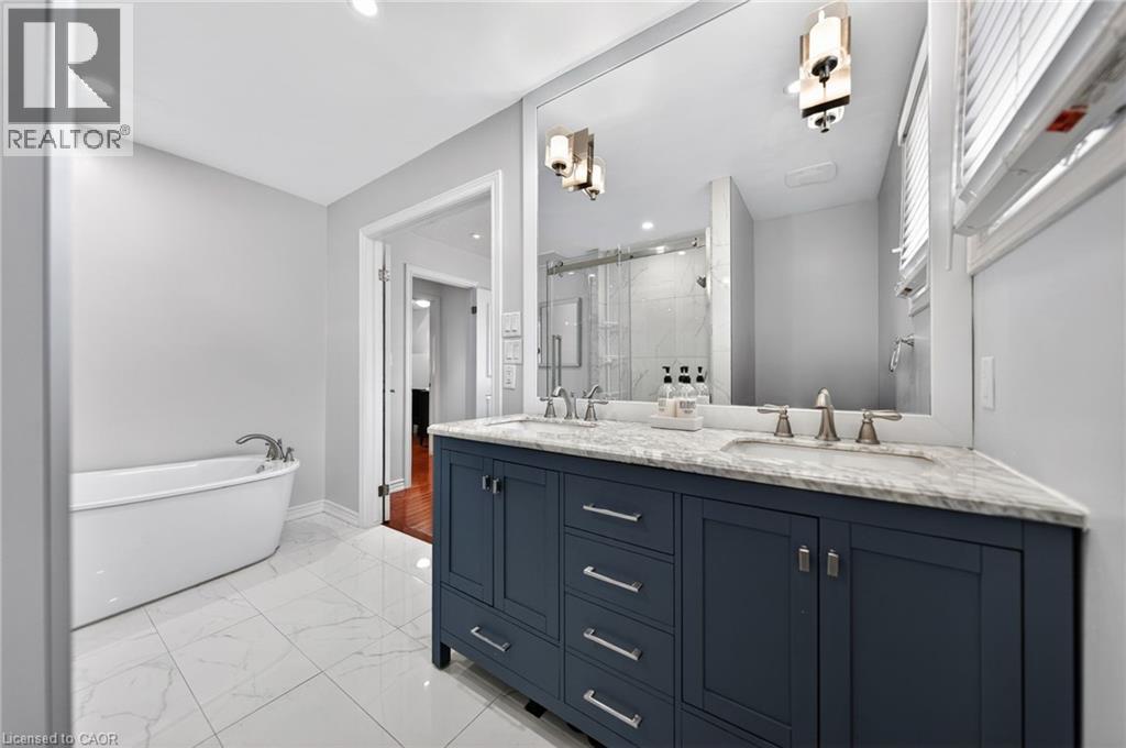 5 Mays Crescent, Waterdown, ON - Indoor Photo Showing Bathroom