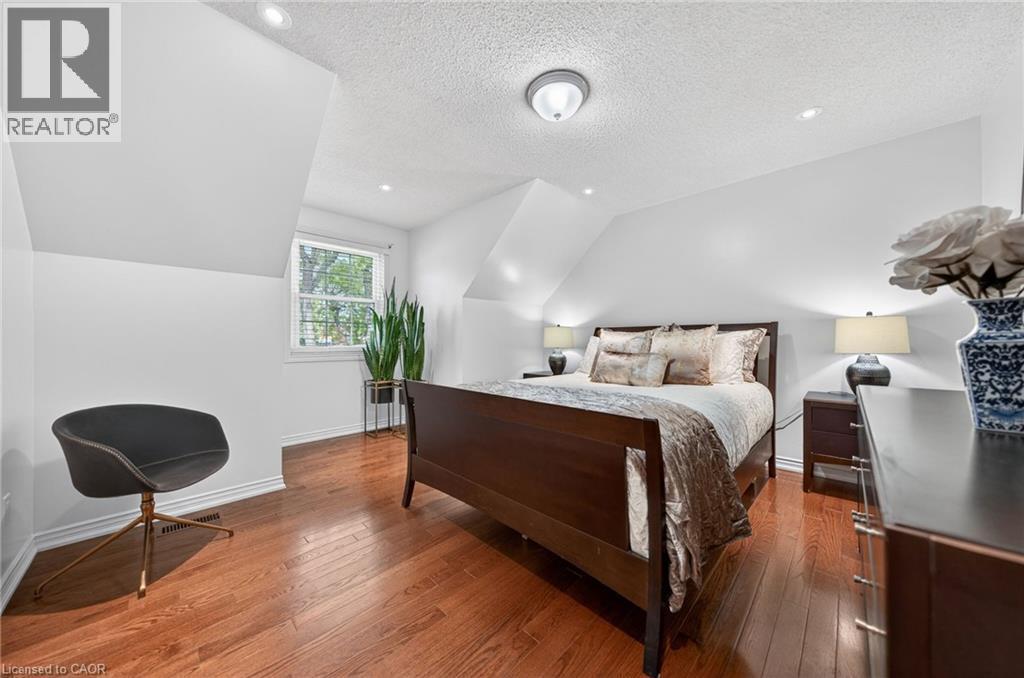 5 Mays Crescent, Waterdown, ON - Indoor Photo Showing Bedroom