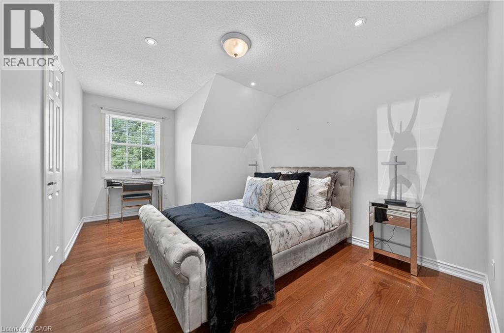 5 Mays Crescent, Waterdown, ON - Indoor Photo Showing Bedroom