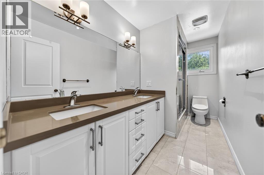 5 Mays Crescent, Waterdown, ON - Indoor Photo Showing Bathroom