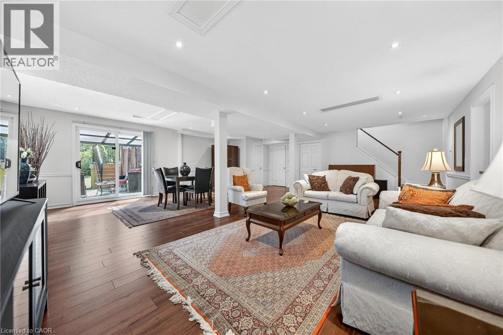 5 Mays Crescent, Waterdown, ON - Indoor Photo Showing Living Room