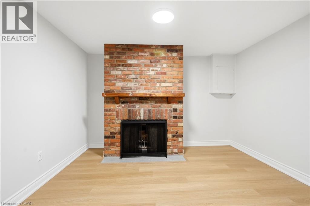 333 Meadows Boulevard Unit# 23, Mississauga, ON - Indoor Photo Showing Living Room With Fireplace