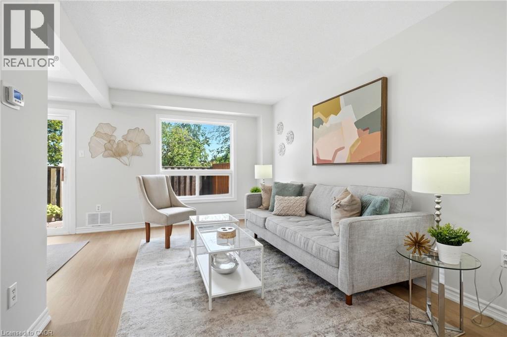 333 Meadows Boulevard Unit# 23, Mississauga, ON - Indoor Photo Showing Living Room