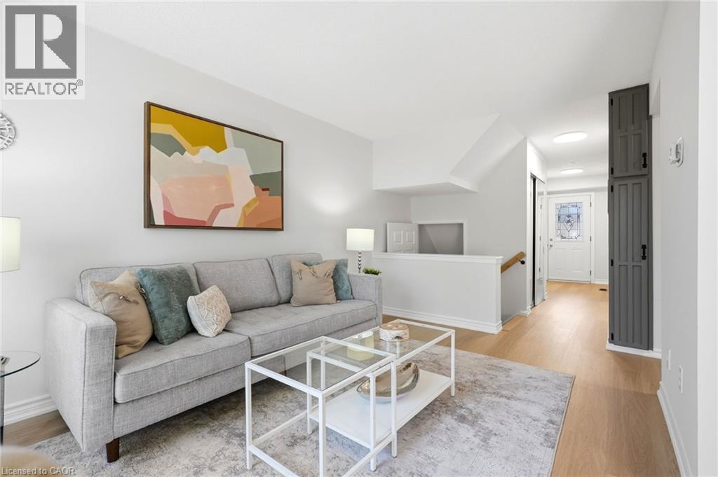 333 Meadows Boulevard Unit# 23, Mississauga, ON - Indoor Photo Showing Living Room