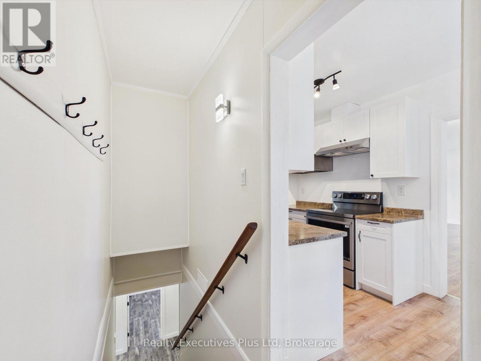 29 Queen Street, Sundridge, ON - Indoor Photo Showing Kitchen