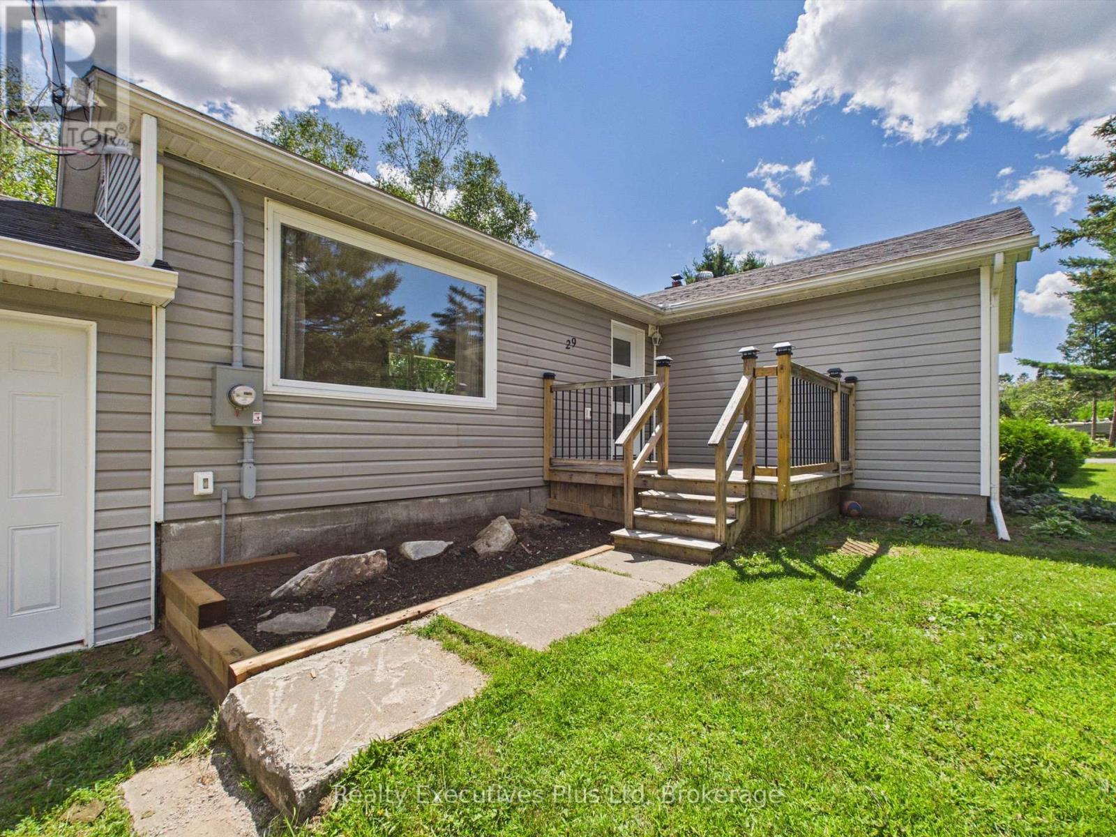 29 Queen Street, Sundridge, ON - Outdoor With Exterior