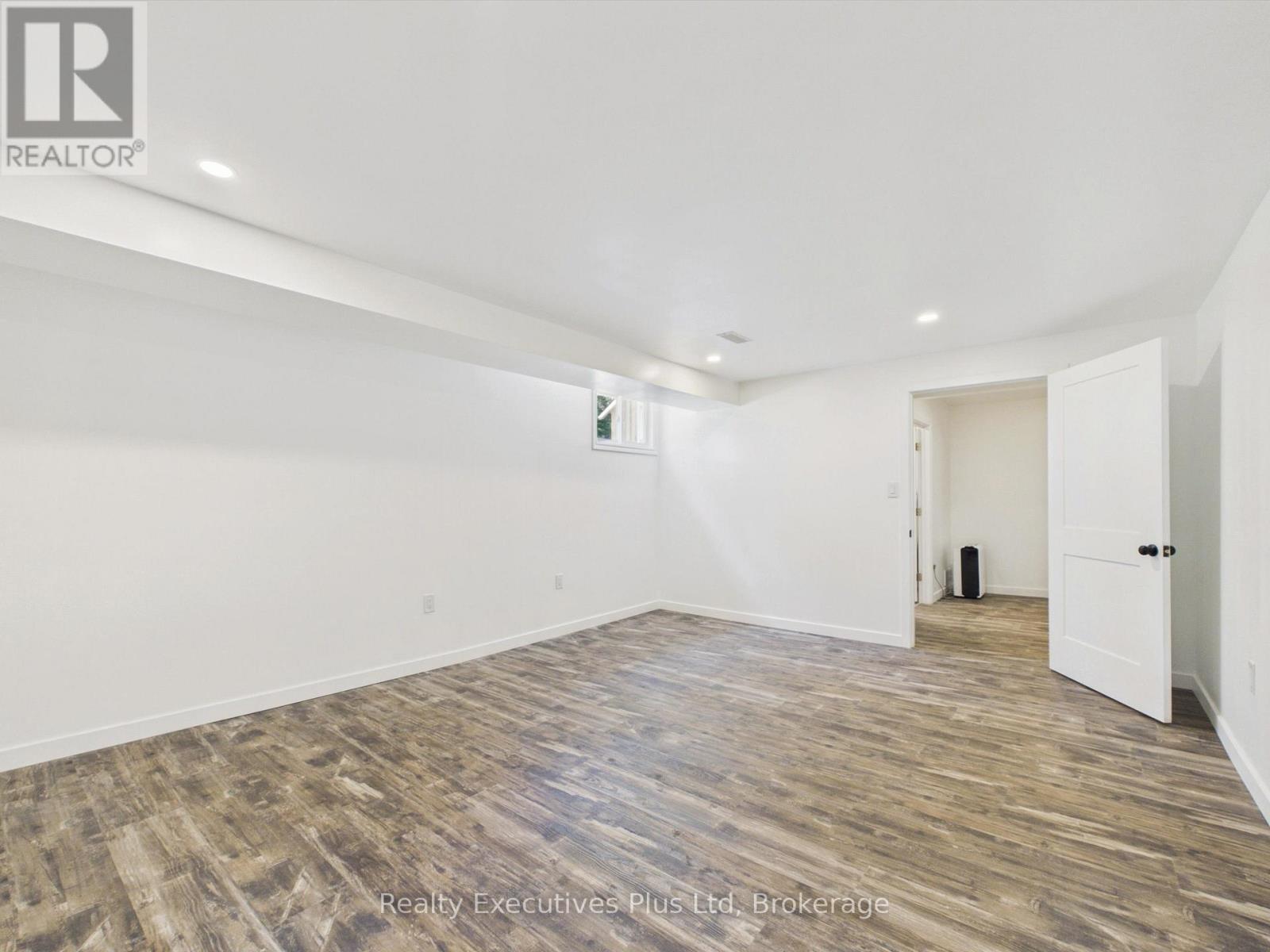 29 Queen Street, Sundridge, ON - Indoor Photo Showing Other Room