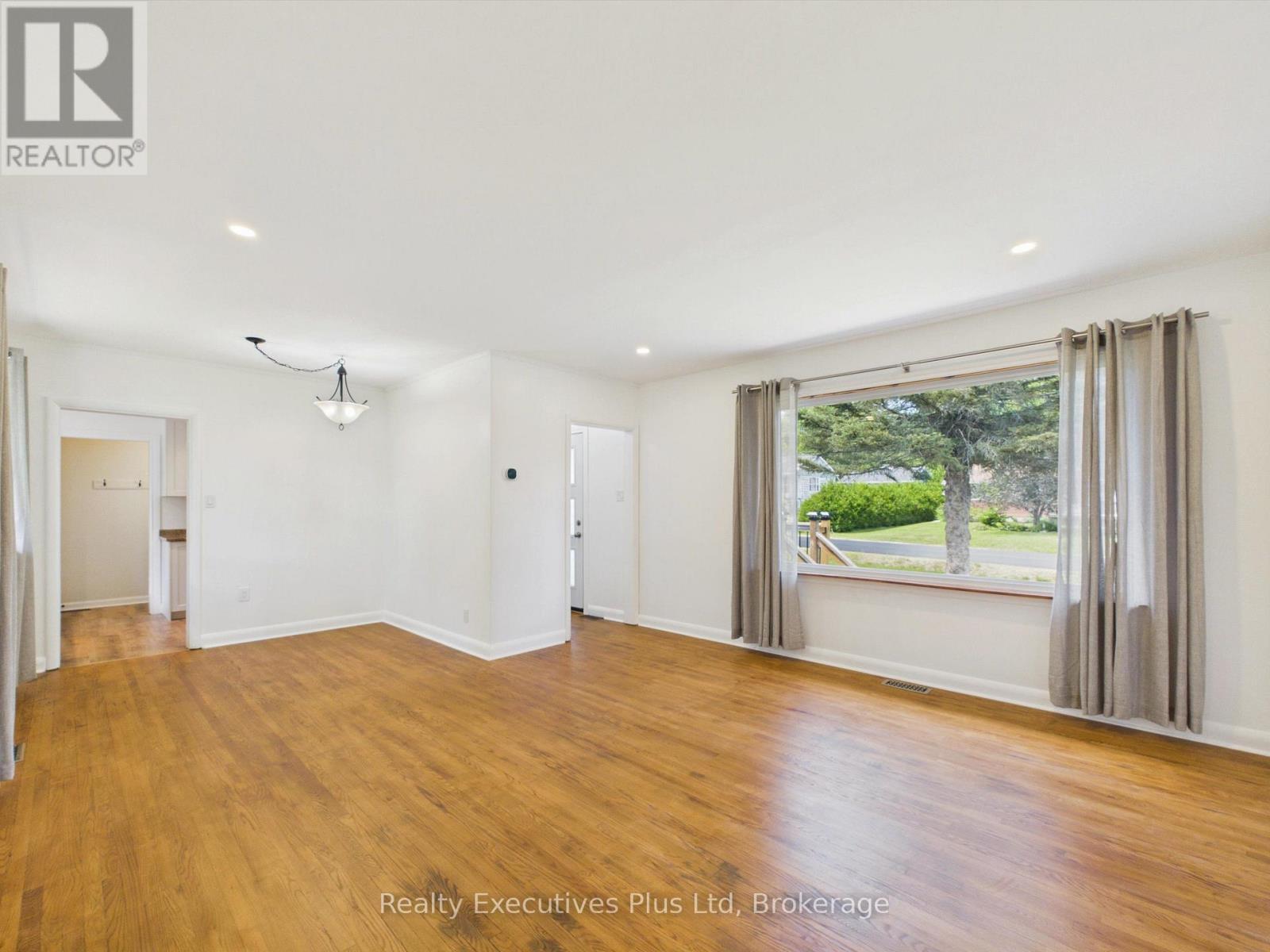 29 Queen Street, Sundridge, ON - Indoor