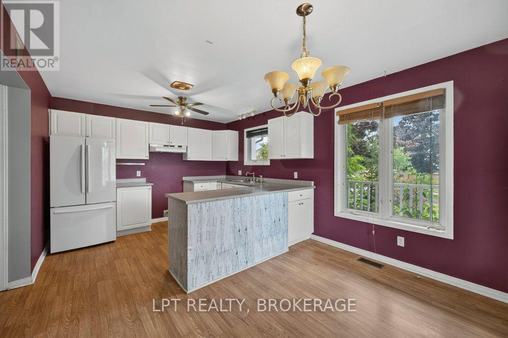 764 Roosevelt Drive, Kingston (City Southwest), ON - Indoor Photo Showing Kitchen