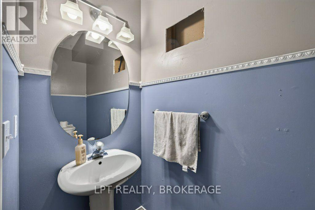 764 Roosevelt Drive, Kingston (City Southwest), ON - Photo Showing Bathroom